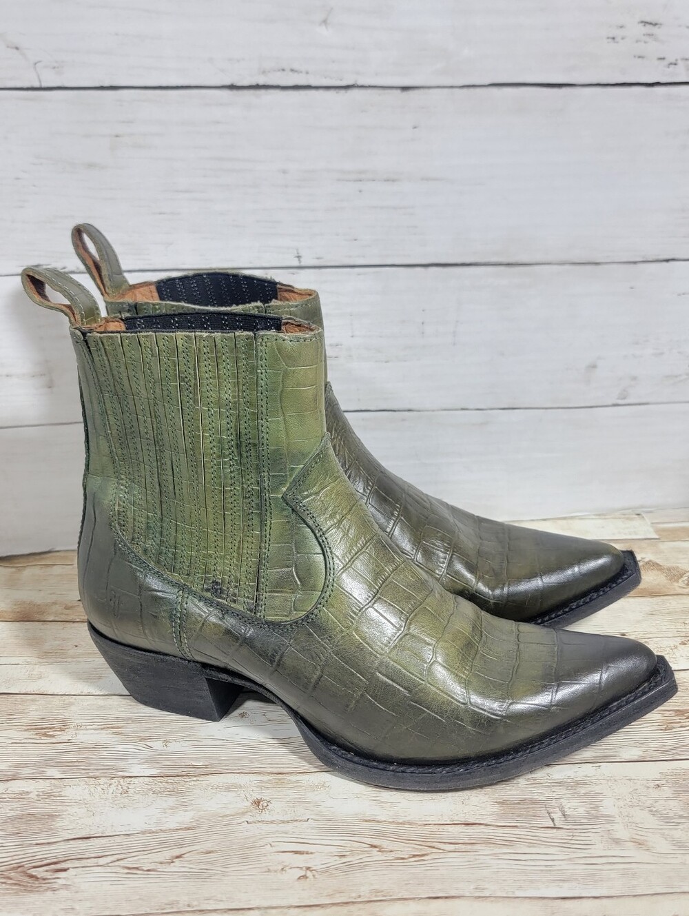 Frye Sacha Chelsea  Boots In Rosemary US W 9